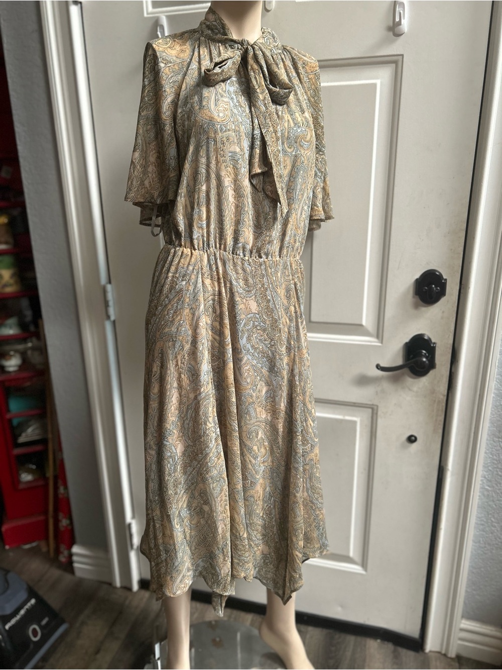 Ralph Lauren Paisley Georgette Tie-Neck Midi Dress in Beige Sz 8